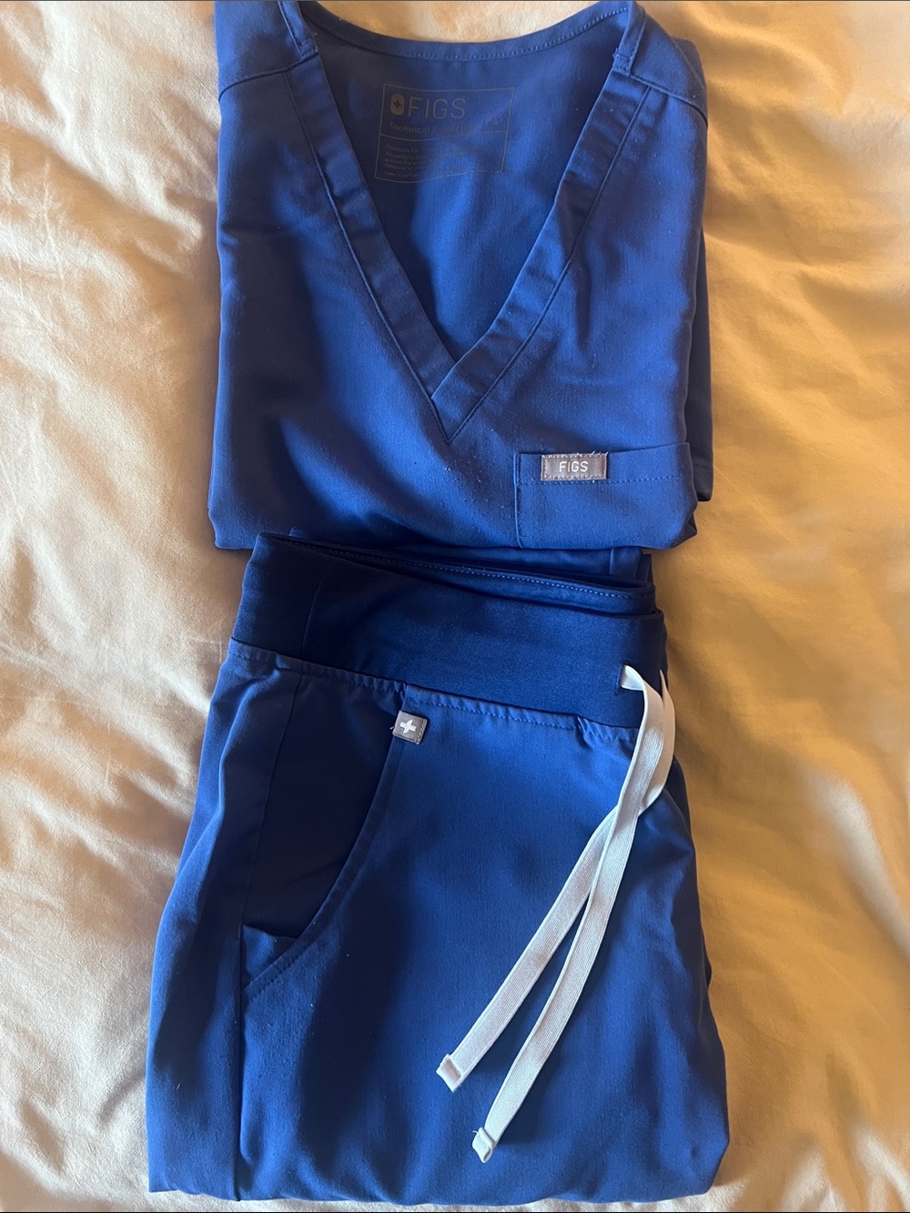 FIGS Women’s Scrub set Limited Edition color